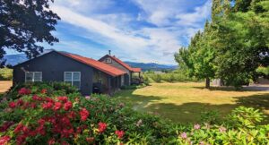 A Hood River vacation rental to stay at when visiting for the fall festival.