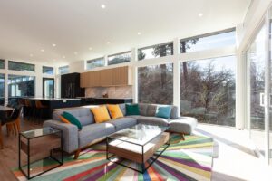 The living area of a Hood River rental to stay at on an Oregon winter vacation.