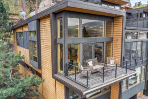 A patio at a Hood River lodging option.